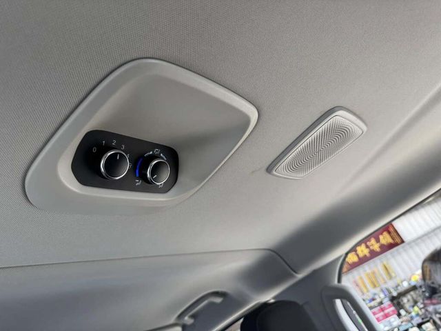 FORD福特 TOURNEO CUSTOM  第17張相片