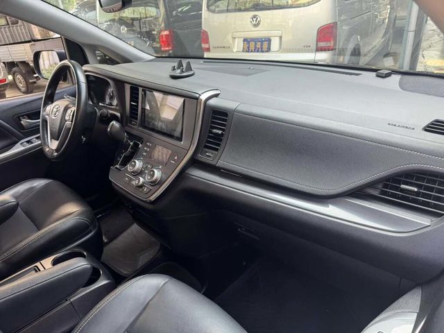 TOYOTA豐田 SIENNA  第19張相片