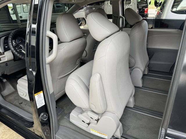 TOYOTA豐田 SIENNA  第8張相片