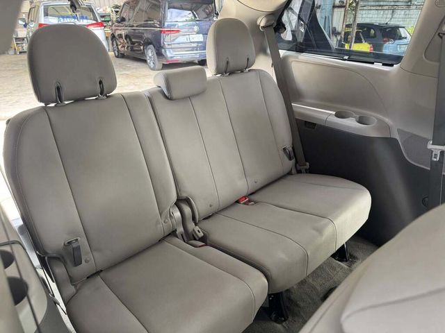 TOYOTA豐田 SIENNA  第9張相片