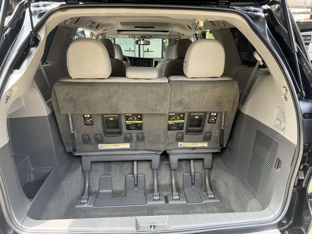 TOYOTA豐田 SIENNA  第10張相片
