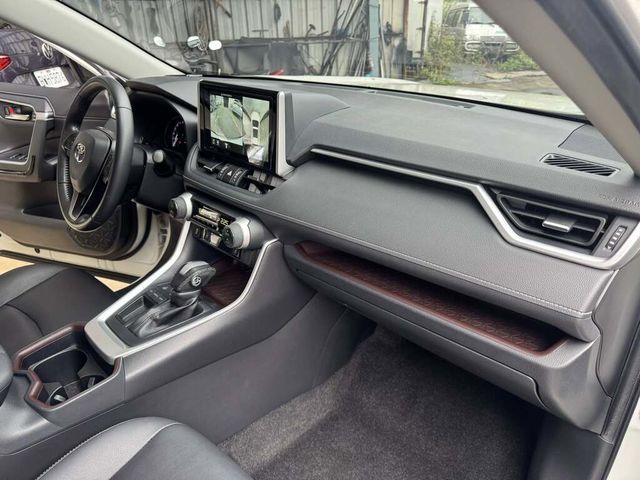 TOYOTA豐田 RAV4  第8張相片