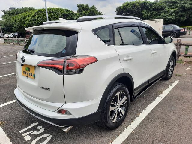 TOYOTA豐田 RAV4  第3張相片