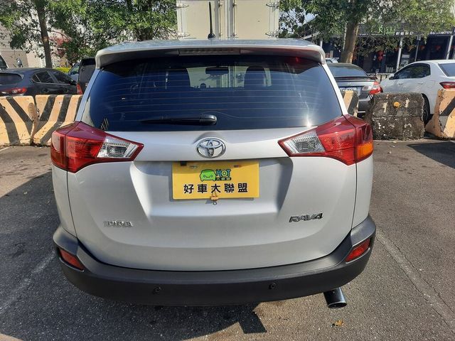 TOYOTA豐田 RAV4  第3張相片