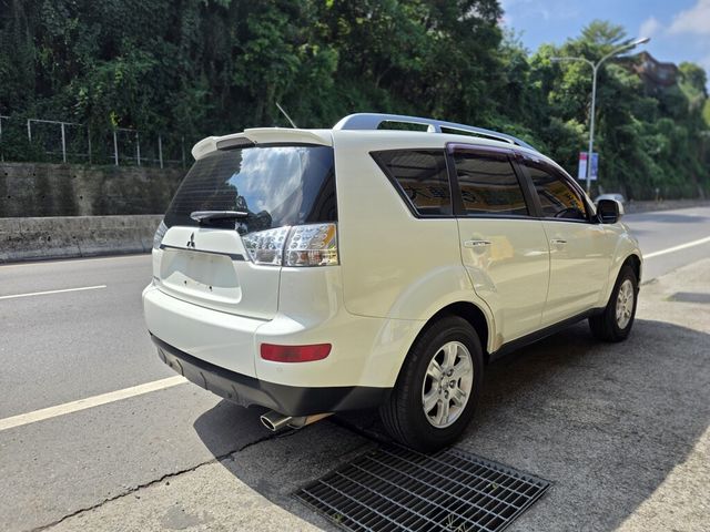 MITSUBISHI三菱 OUTLANDER  第2張相片