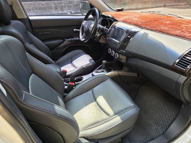 MITSUBISHI三菱 OUTLANDER  第10張相片