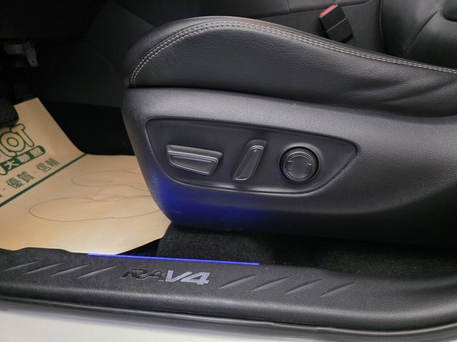 TOYOTA豐田 RAV4  第9張相片