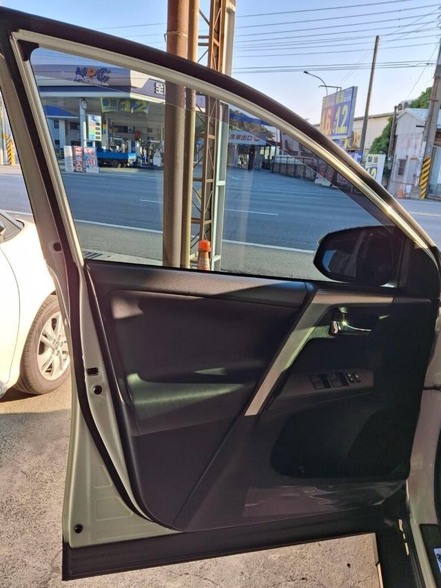 TOYOTA豐田 RAV4  第11張相片