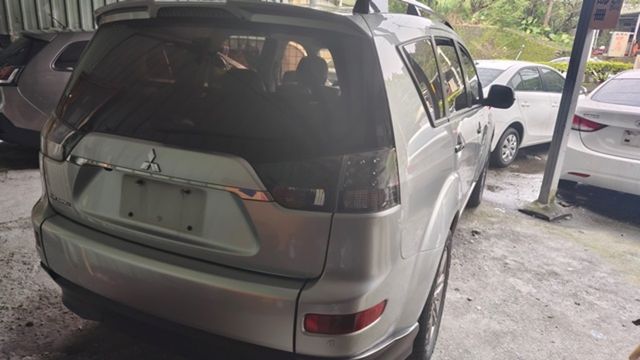 MITSUBISHI三菱 OUTLANDER  第2張相片