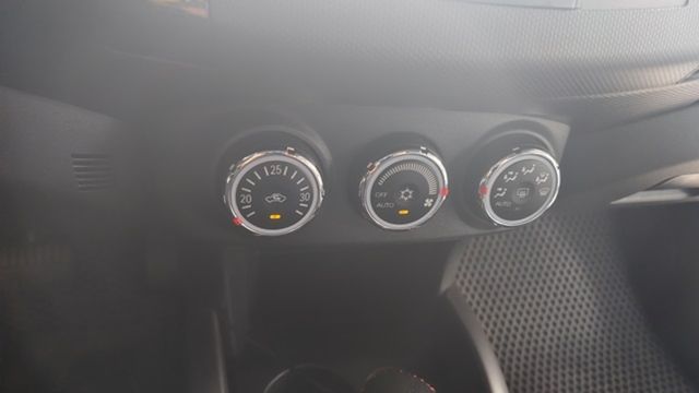 MITSUBISHI三菱 OUTLANDER  第10張相片