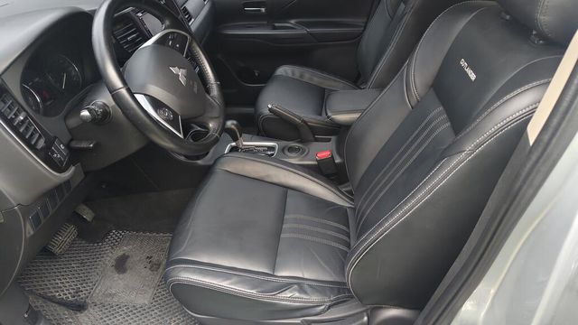 MITSUBISHI三菱 OUTLANDER  第4張相片