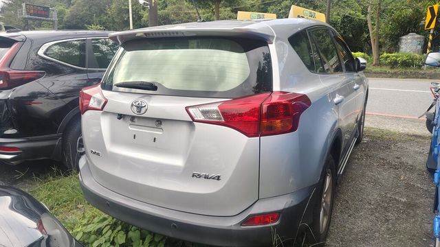 TOYOTA豐田 RAV4  第2張相片