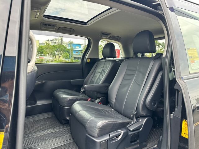 TOYOTA豐田 PREVIA  第9張相片