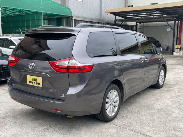 TOYOTA豐田 SIENNA  第3張相片