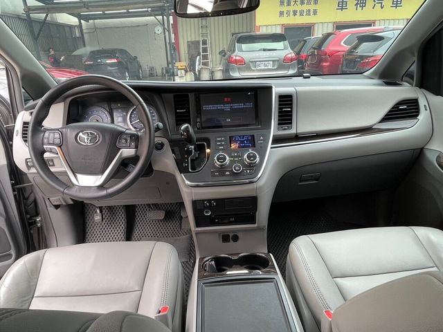 TOYOTA豐田 SIENNA  第15張相片