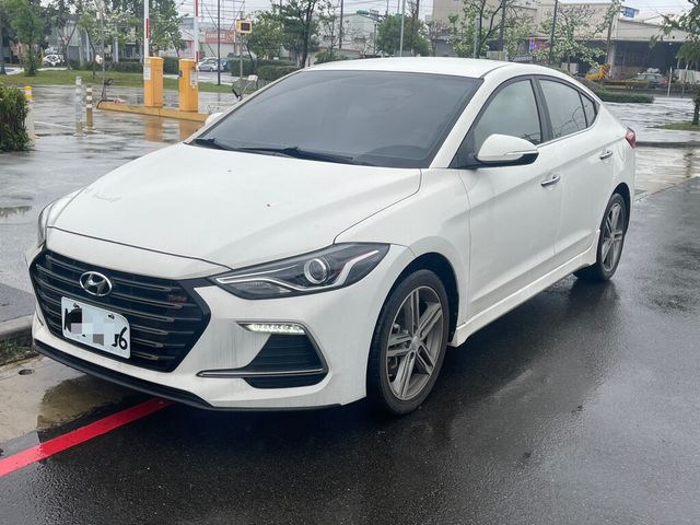 HYUNDAI現代 ELANTRA  第1張相片
