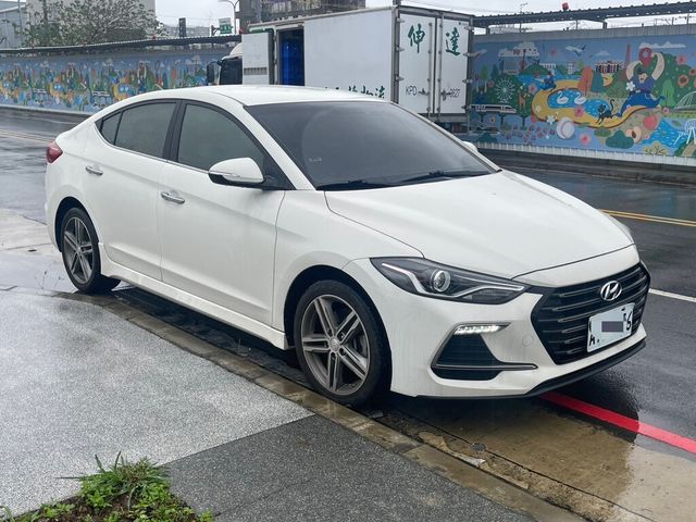 HYUNDAI現代 ELANTRA  第3張相片