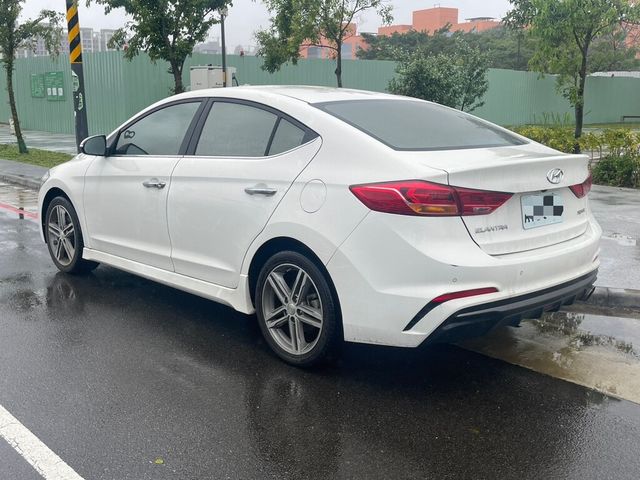 HYUNDAI現代 ELANTRA  第4張相片