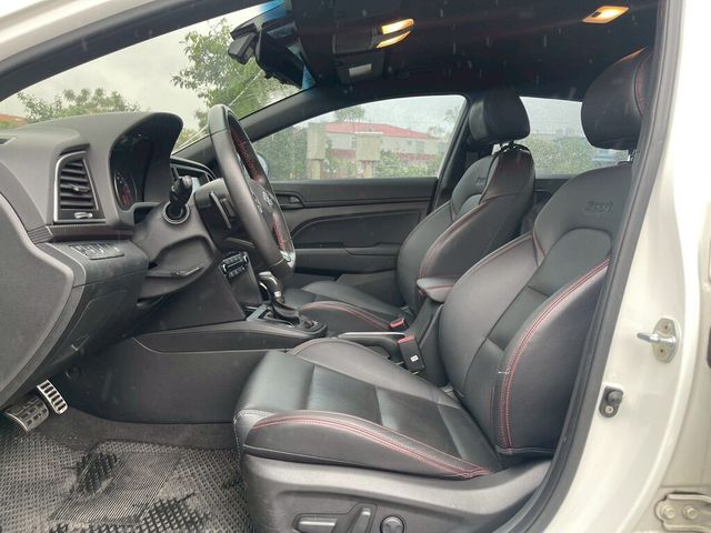 HYUNDAI現代 ELANTRA  第5張相片
