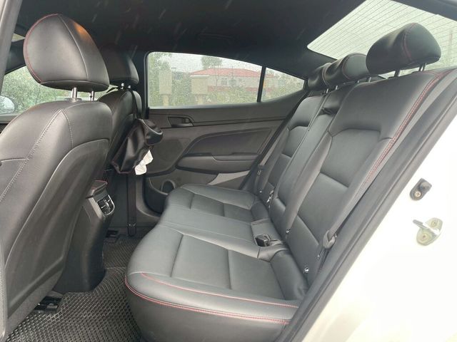 HYUNDAI現代 ELANTRA  第6張相片