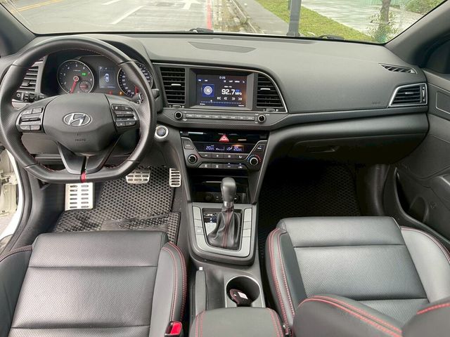 HYUNDAI現代 ELANTRA  第7張相片