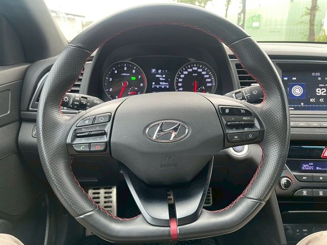 HYUNDAI現代 ELANTRA  第9張相片