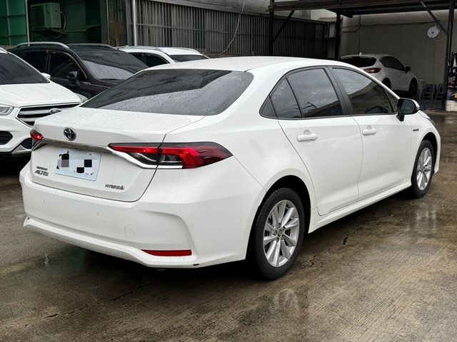 TOYOTA豐田 COROLLA ALTIS HYBRID  第2張相片