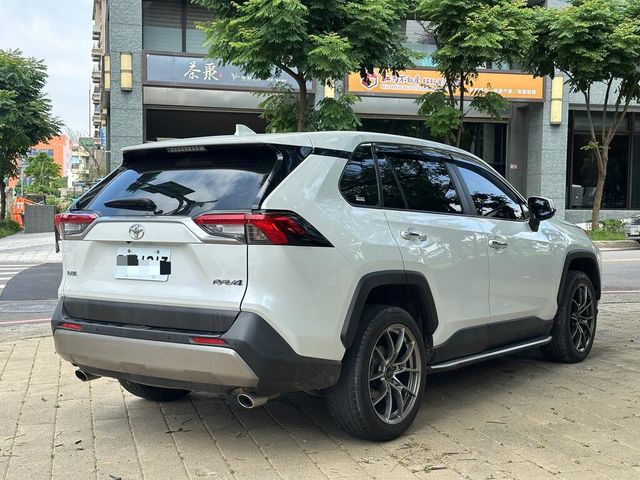 TOYOTA豐田 RAV4  第3張相片