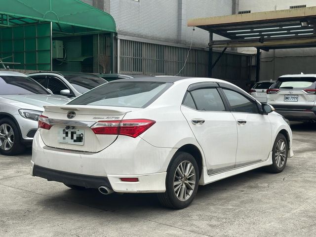 TOYOTA豐田 ALTIS  第2張相片