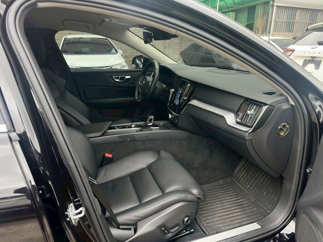 VOLVO富豪 V60  第18張相片