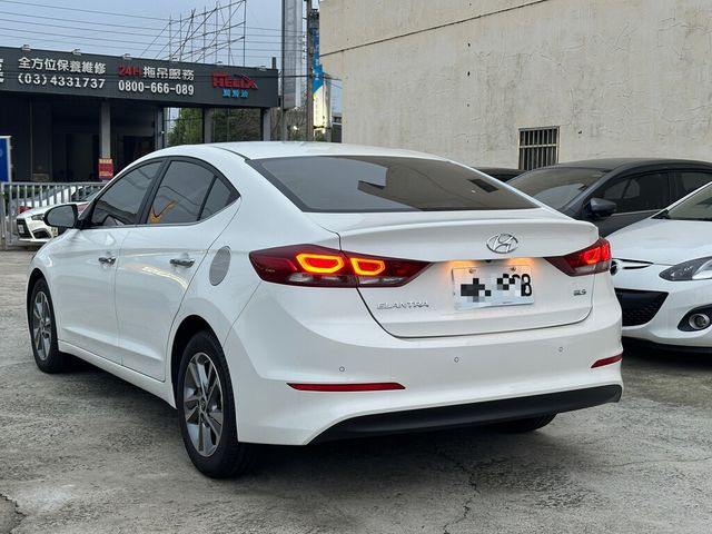 HYUNDAI現代 ELANTRA  第4張相片