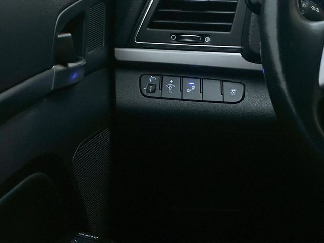 HYUNDAI現代 ELANTRA  第13張相片