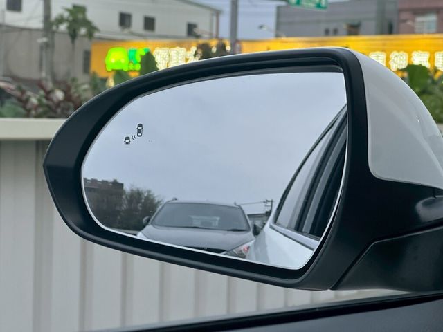 HYUNDAI現代 ELANTRA  第19張相片