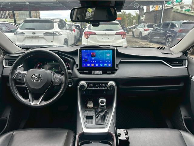 TOYOTA豐田 RAV4  第9張相片