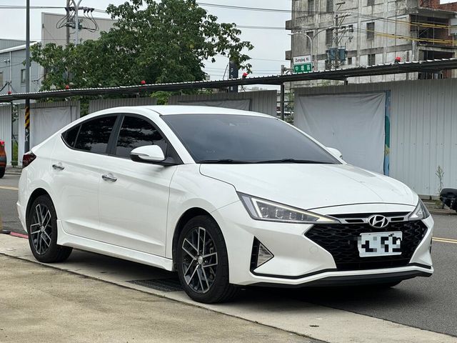 HYUNDAI現代 ELANTRA  第3張相片