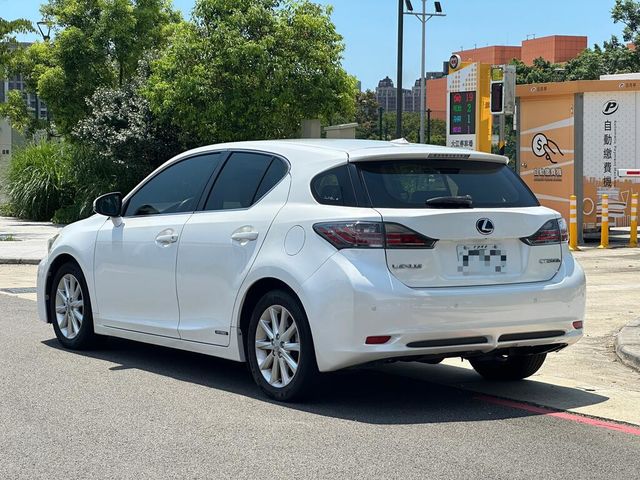 LEXUS凌志 CT200H  第4張相片