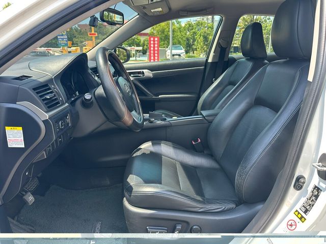 LEXUS凌志 CT200H  第7張相片