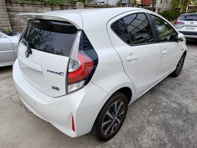 TOYOTA豐田 PRIUS C  第2張相片