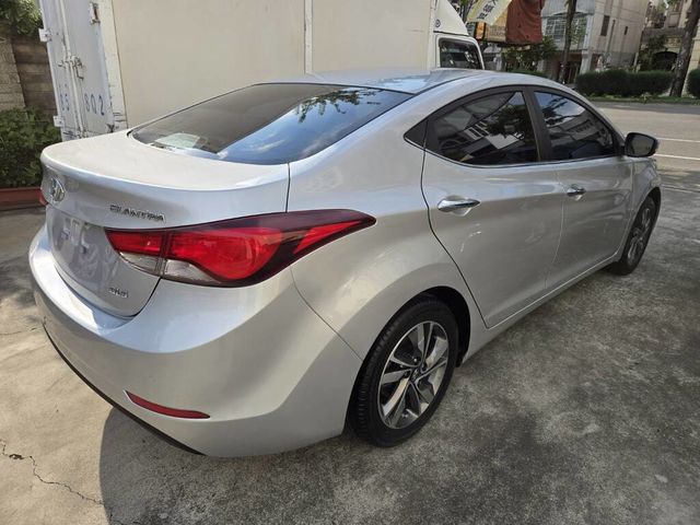 HYUNDAI現代 ELANTRA  第2張相片