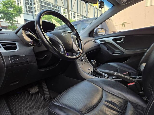 HYUNDAI現代 ELANTRA  第8張相片