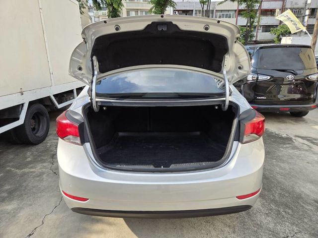 HYUNDAI現代 ELANTRA  第10張相片