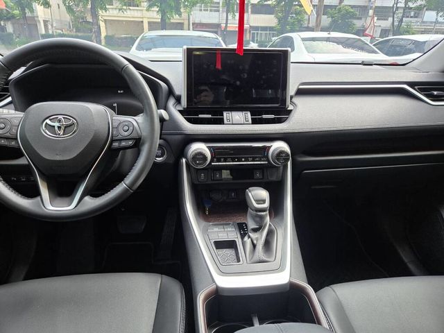 TOYOTA豐田 RAV4  第5張相片
