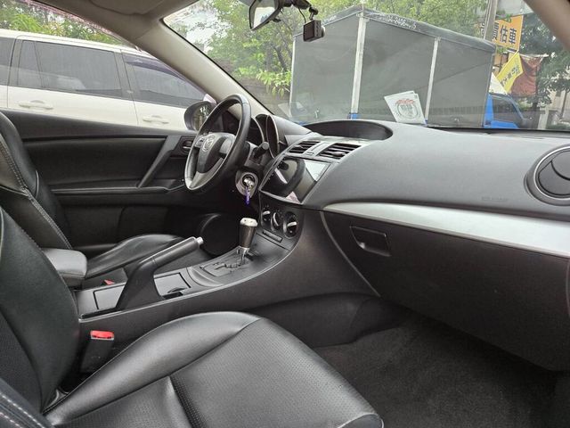 MAZDA馬自達 MAZDA 3  第7張相片