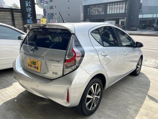 TOYOTA豐田 PRIUS C  第2張相片