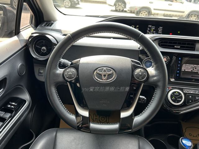 TOYOTA豐田 PRIUS C  第9張相片