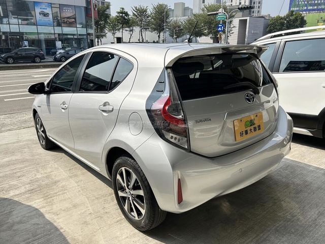 TOYOTA豐田 PRIUS C  第17張相片