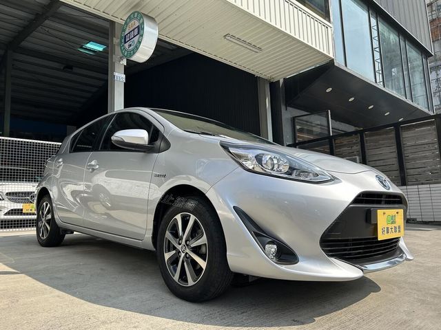 TOYOTA豐田 PRIUS C  第18張相片