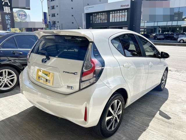TOYOTA豐田 PRIUS C  第2張相片