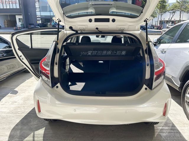 TOYOTA豐田 PRIUS C  第16張相片