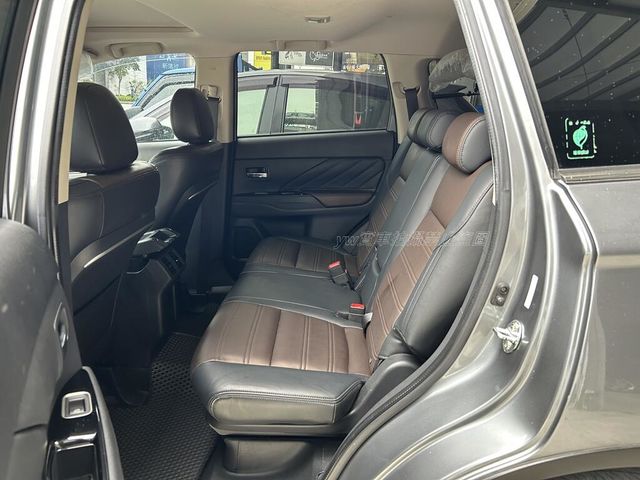 MITSUBISHI三菱 OUTLANDER  第13張相片